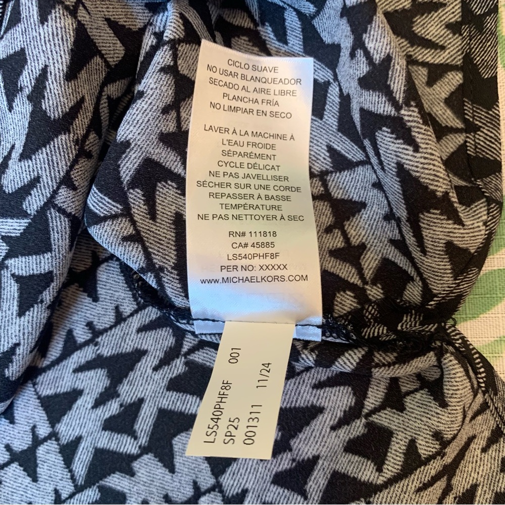 ❤️Price Drop❤️MICHAEL Michael Kors Black and Gray Logo Blouse - Picture 10 of 14